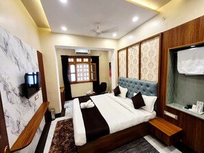 Deluxe Double Room - Ragam Residency (VARANASI)