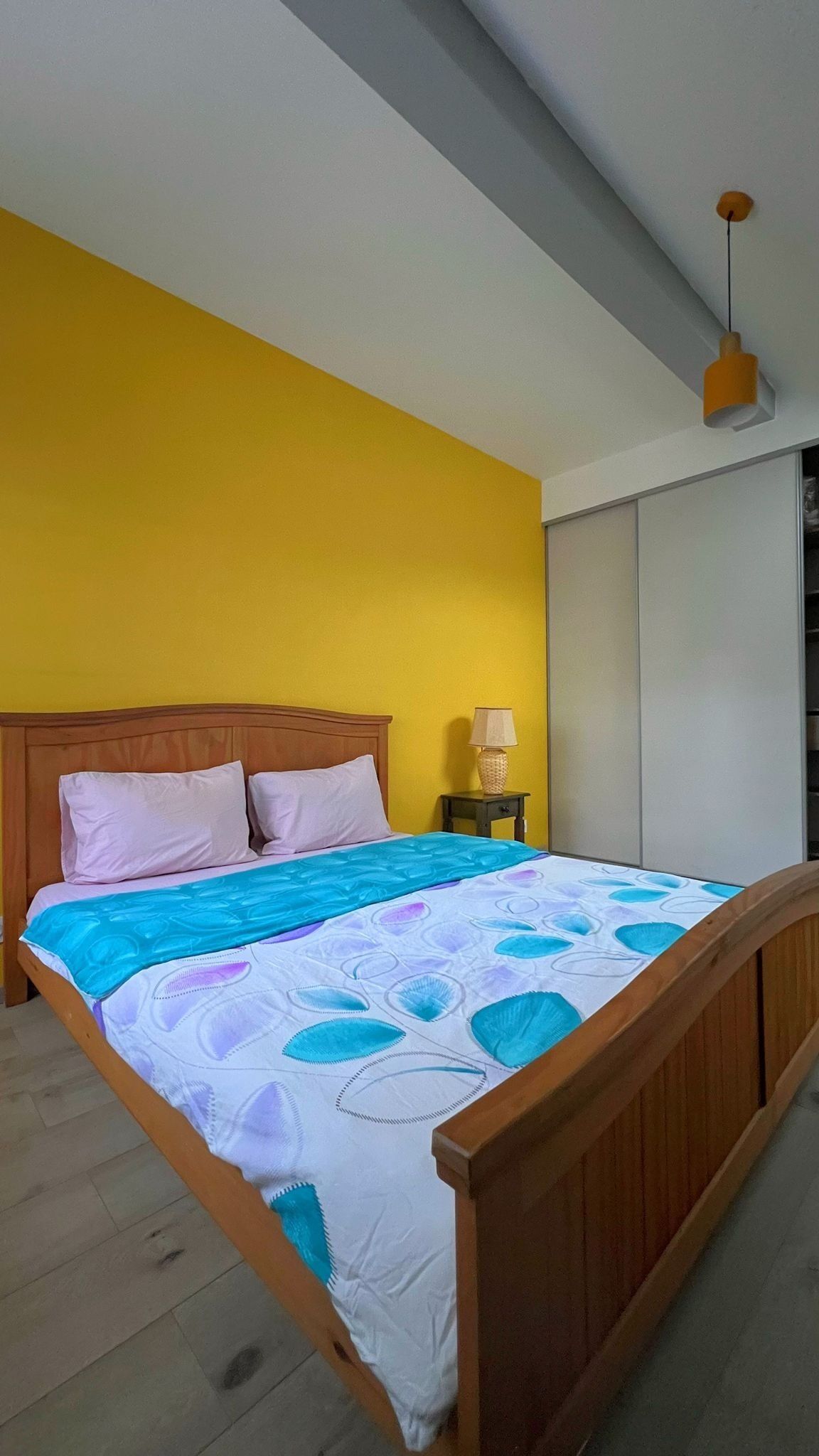 4 bedrooms, iron/ironing board, bed sheets