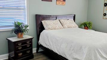 3 bedrooms, desk, iron/ironing board, free WiFi