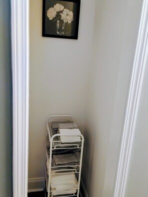 Interior - Charming 3 bd 2 bath cozy home in Denham Springs with AC and pool (Denham Springs)