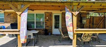 Charming 3 bd 2 bath cozy home in Denham Springs with AC and pool