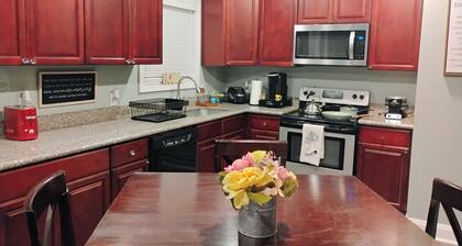 Charming 3 bd 2 bath cozy home in Denham Springs with AC and pool