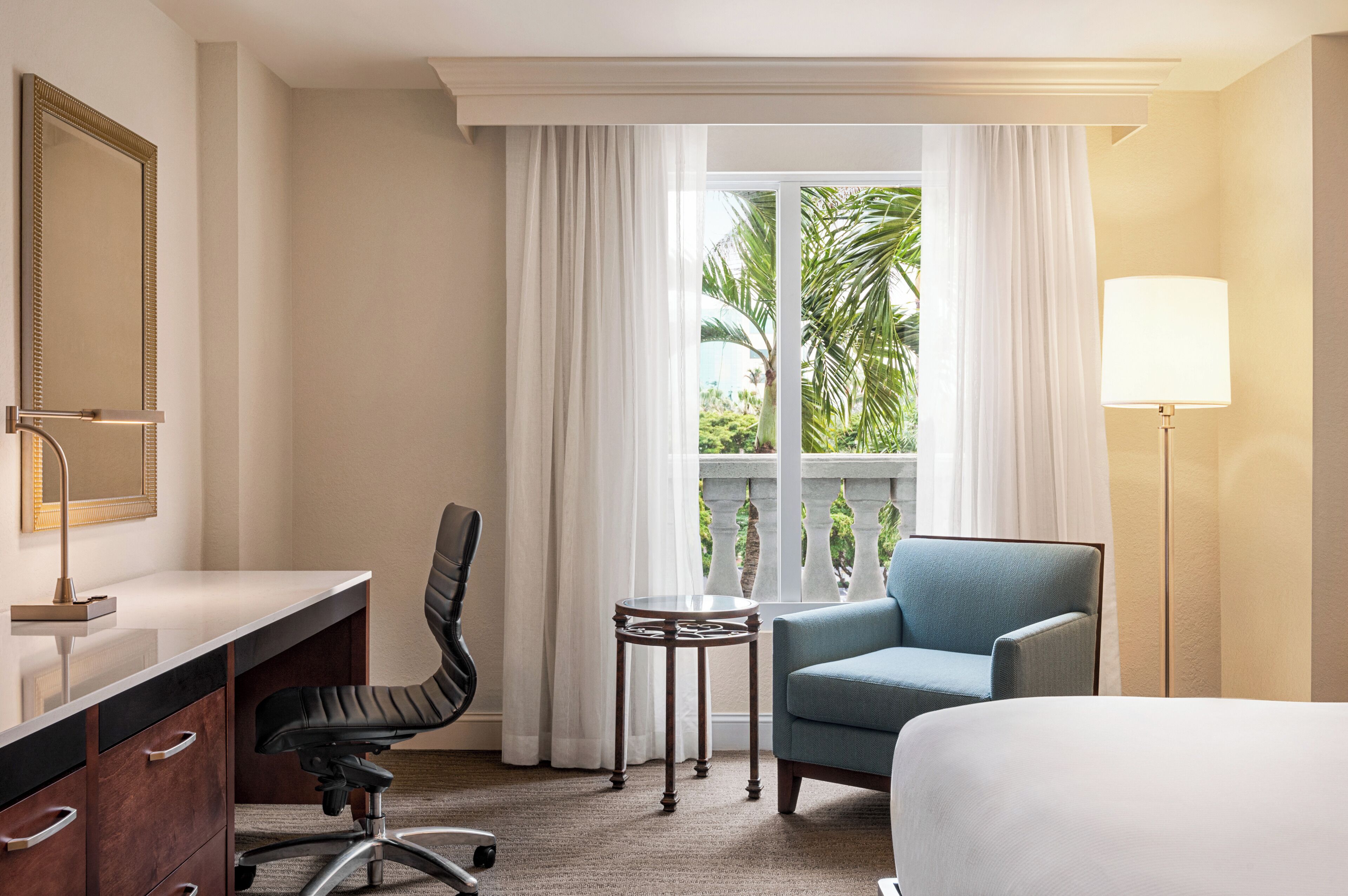Everything You Need For The Perfect Vacation! Outdoor Pool, Free Parking! - Naples, FL