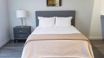 1 habitación, tabla de planchar con plancha, wifi gratis y ropa de cama