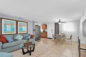 Living area - The Garden Breeze Side B (St Petersburg)