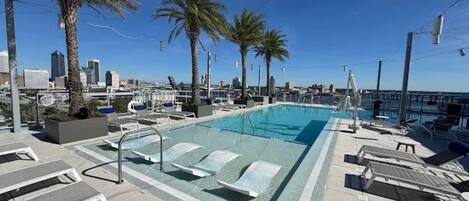 Piscine extérieure, piscine chauffée