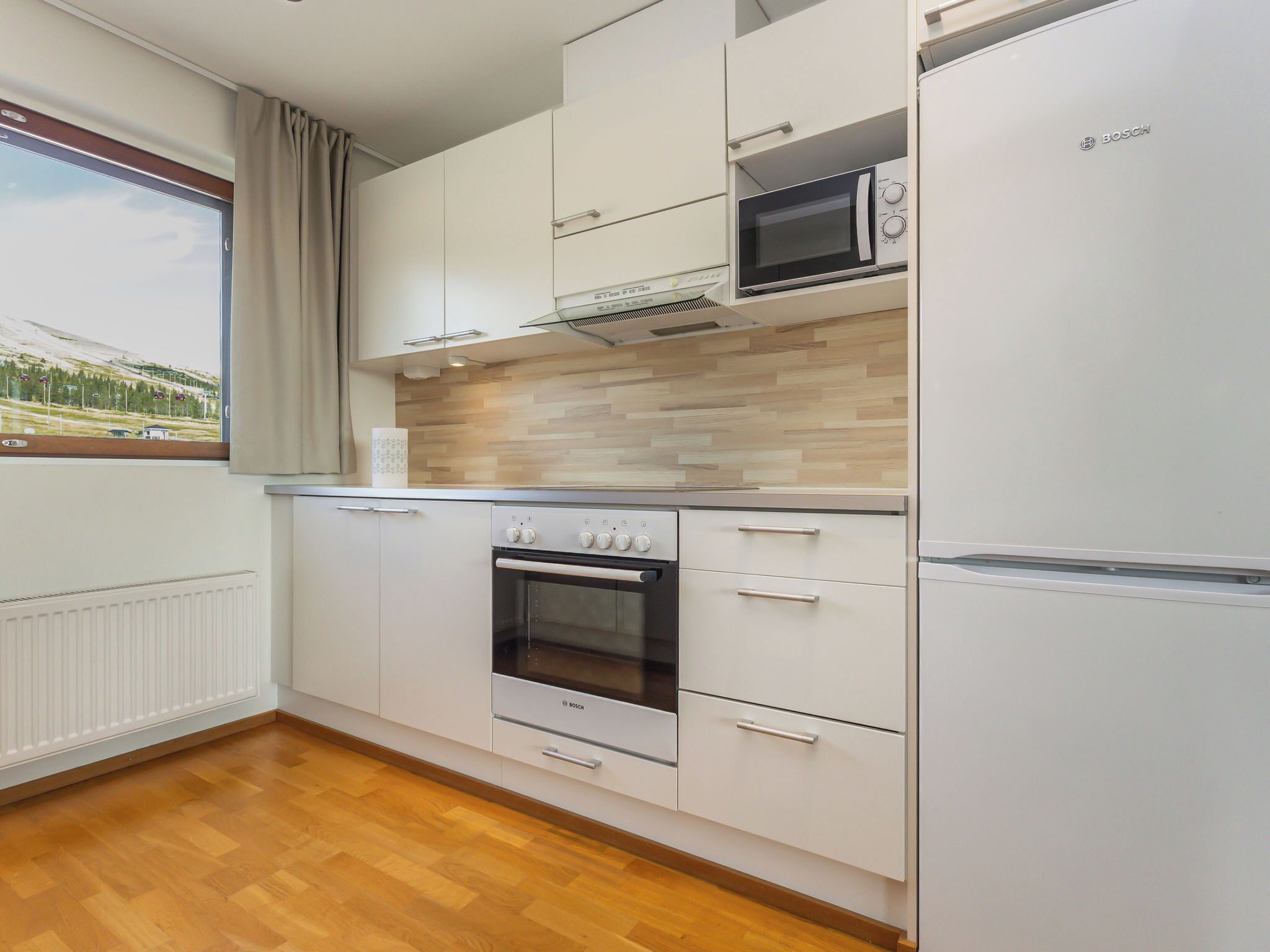 Fridge, microwave, dishwasher, cookware/dishes/utensils