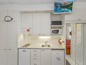 Jääkaappi, mikroaaltouuni, astianpesukone