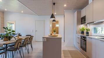 Réfrigérateur, micro-ondes, lave-vaisselle