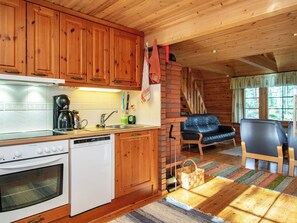 Fridge, microwave, dishwasher, cookware/dishes/utensils