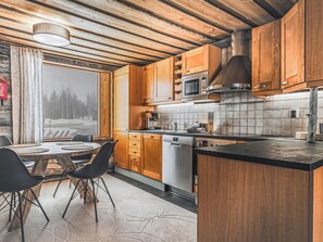 Fridge, microwave, dishwasher, cookware/dishes/utensils - Talvihovi 5 by Interhome (Kuusamo)