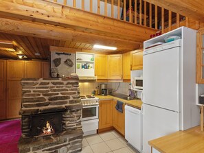 Jääkaappi, mikroaaltouuni, astianpesukone