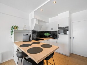 Réfrigérateur, micro-ondes, four, lave-vaisselle