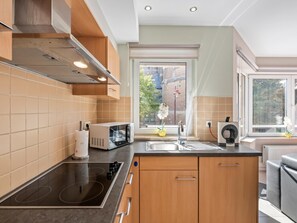 Kühlschrank, Mikrowelle, Ofen, Geschirrspüler