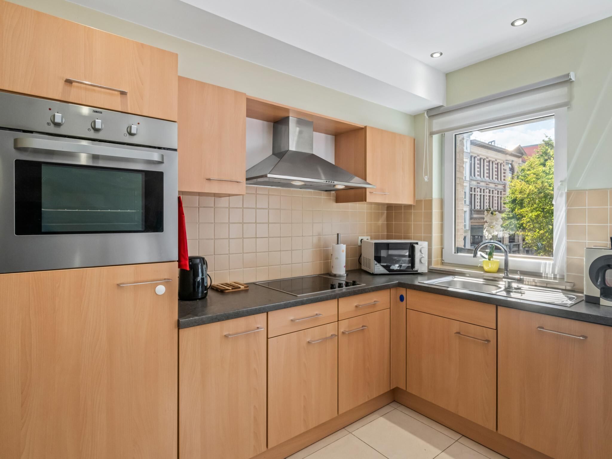 Kjøleskap, mikrobølgeovn, ovn og oppvaskmaskin