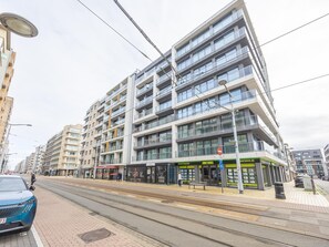 Exterior - Spacious apartment near seafront, with parking (Middelkerke)
