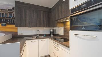 Fridge, microwave, oven, dishwasher