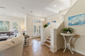 Smart TV, fireplace - Walk to Beach, Pool and Hot Tub, 2 Balconies (Destin)