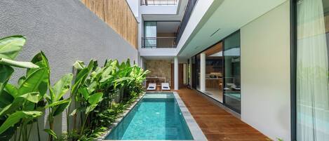 Outdoor pool, pool loungers