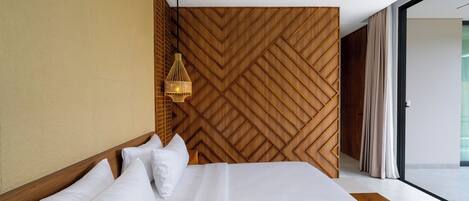 In-room safe, soundproofing, iron/ironing board, free WiFi