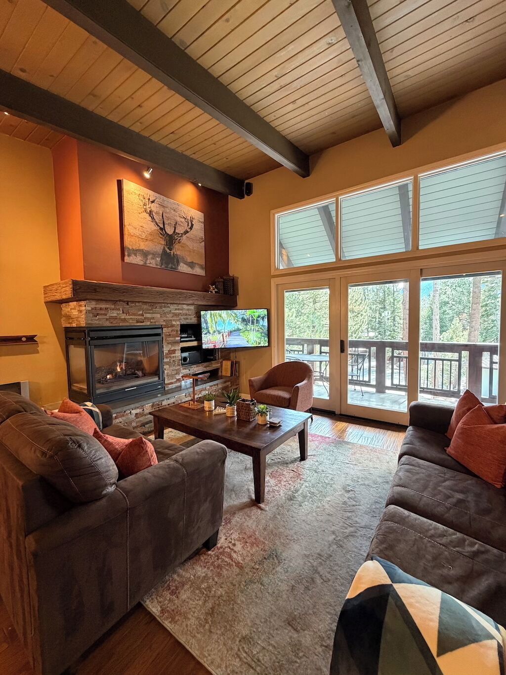 Smart TV, fireplace, DVD player, table tennis