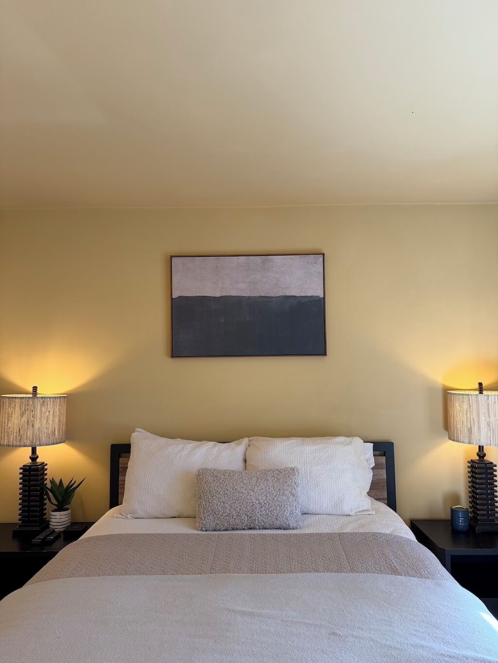 3 間睡房、書桌、熨斗/熨衫板、可攜式嬰兒床