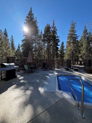 Terrace/patio - Clean&Modern•3 Bedroom3Bath•6 Beds•Steps to Spa Amenities•Near Village & Golf (Mammoth Lakes)