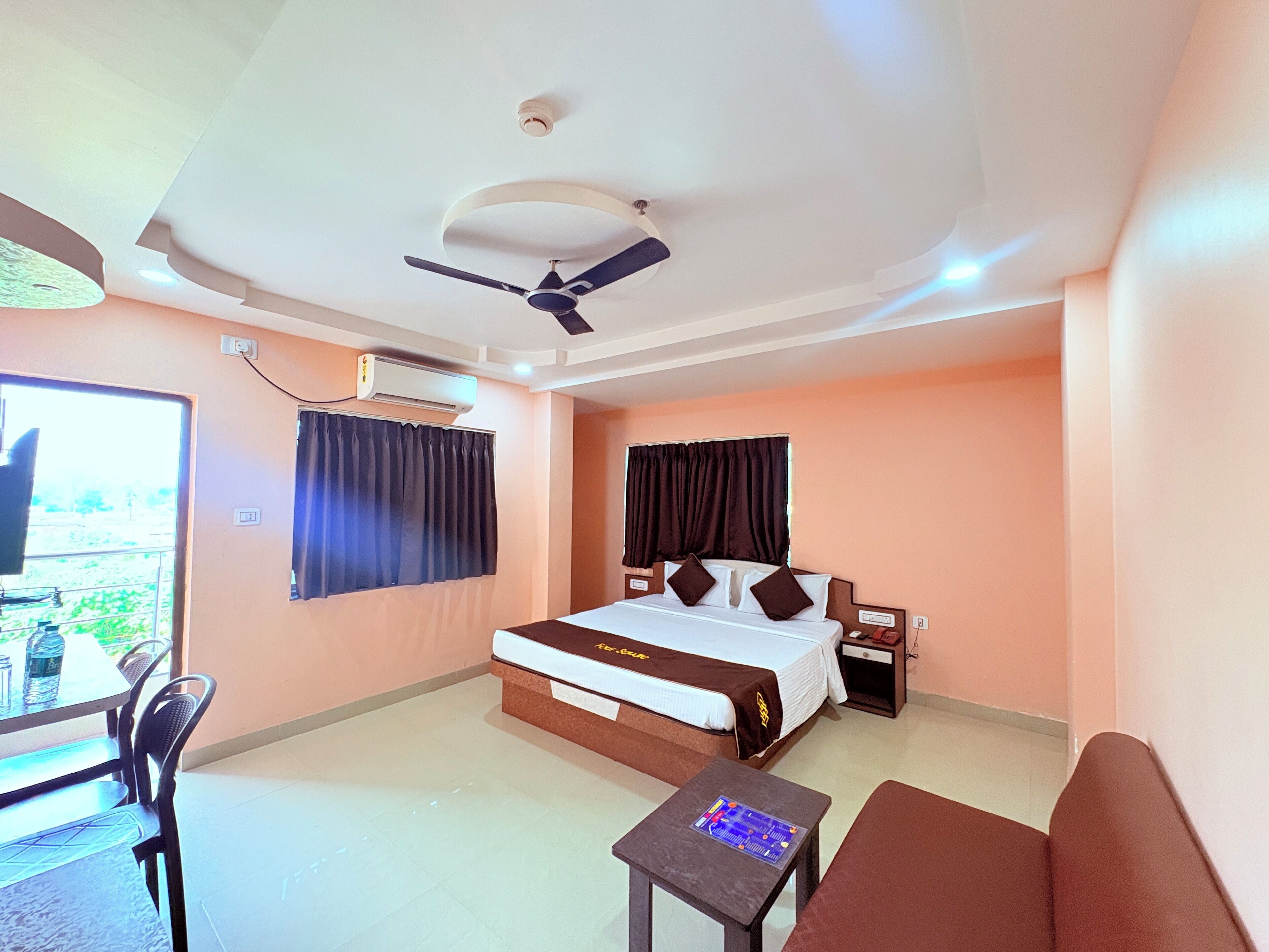 Deluxe Double Room, City View | Desk, free WiFi