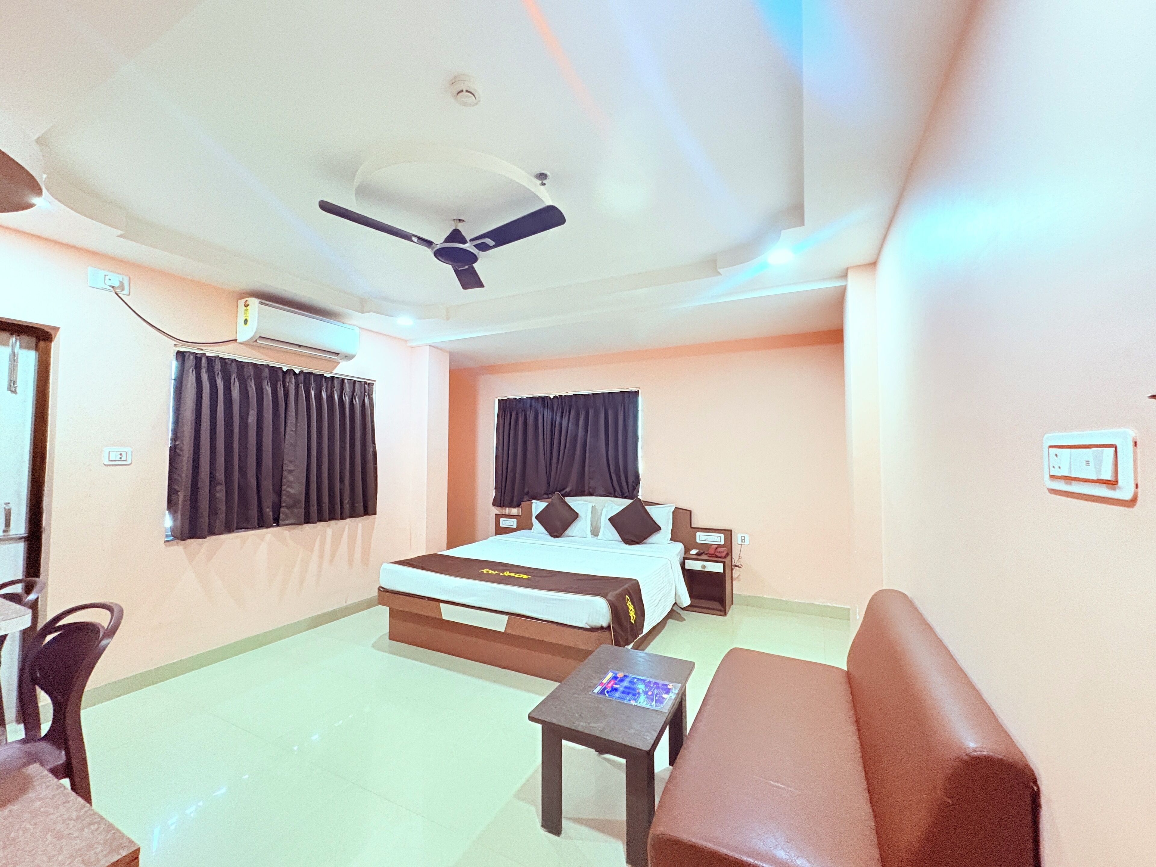 Deluxe dubbelrum - utsikt mot staden | Skrivbord och gratis wi-fi