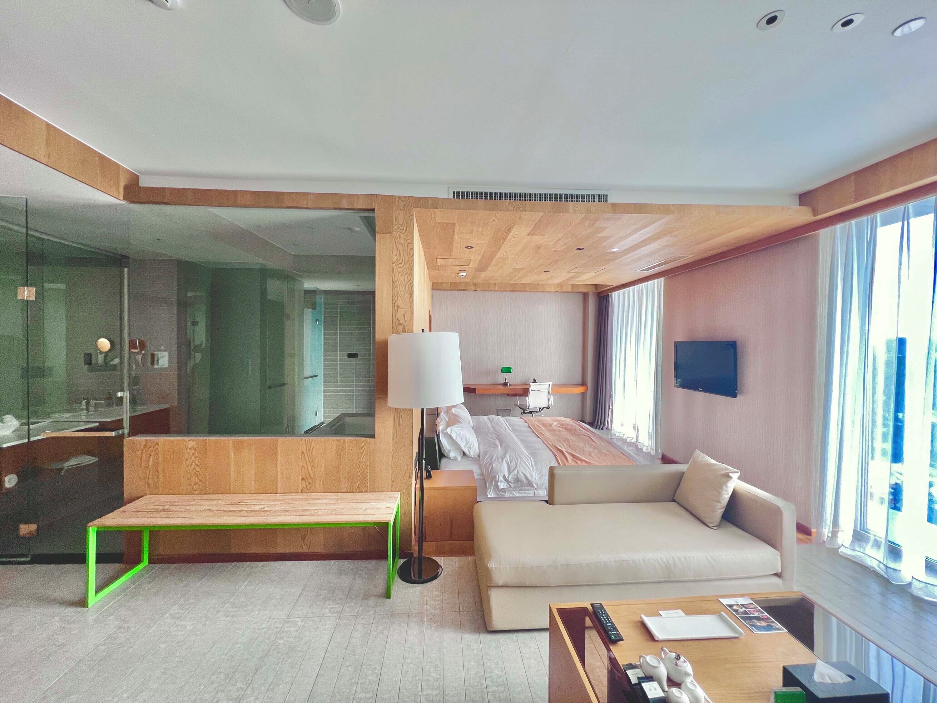 Chambre Confort double, vue sur la ville | Bureau, espace de travail pour ordinateurs portables