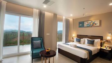 Una cassaforte in camera, una scrivania, postazione laptop