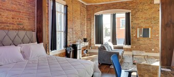 Walk to Courthouse Sq! Loft-Style Marshall Studio