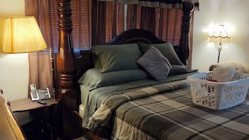 Tabla de planchar con plancha, wifi y ropa de cama