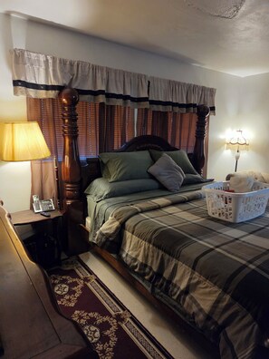 Tabla de planchar con plancha, wifi y ropa de cama 