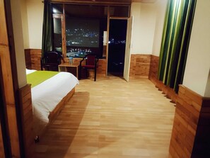 Kamar Mewah | Tempat tidur lipat/tambahan, Wi-Fi gratis, dan seprai linen