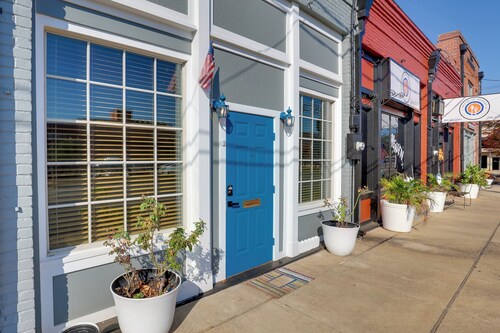 Steps to Restaurants & Shops! Dtwn Marshall Apt