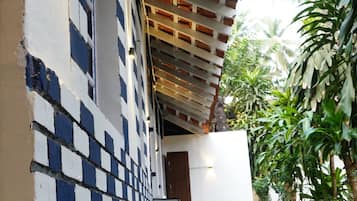 In-room safe, desk, laptop workspace, free WiFi