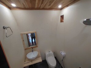 Deluxe Double Room, Hill View | Bilik Mandi | Kelengkapan dandanan diri percuma, tuala disediakan, sabun, syampu 