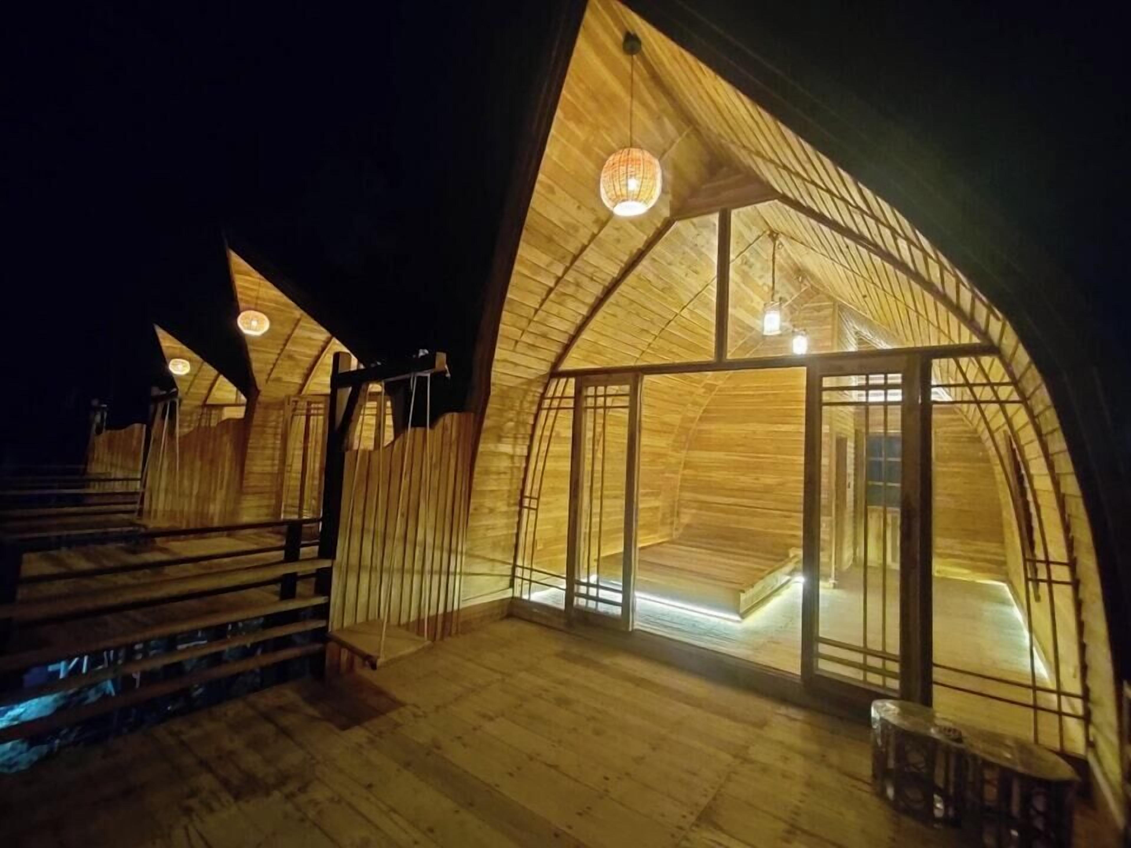 Phòng đôi Deluxe, quang cảnh đồi núi | Phòng tắm | Đồ dùng nhà tắm miễn phí, khăn tắm, xà phòng, dầu gội 