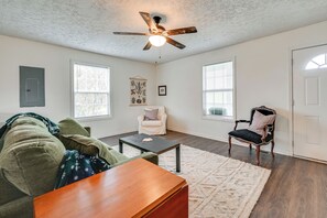 TV - 6 Mi to Mammoth Cave! Mtn-View Home w/ Fire Pit (Cave City)