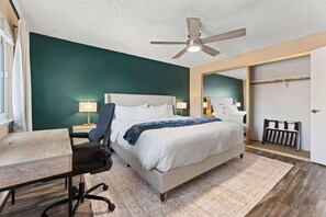 4 bedrooms, desk, iron/ironing board, travel cot - Family 4BR Home with Patio by Willowcreek Park (Sparks)