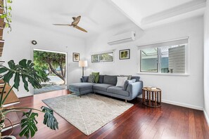 TV - Serenity - A Short Walk To Beach (South Fremantle)