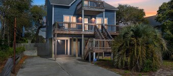 Walk to Beach Private Deck Family Fun
