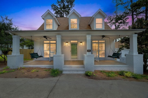 Augusta Getaway Near Masters Porch Swing Deck