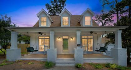 Augusta Getaway Near Masters Porch Swing Deck