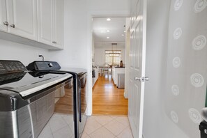 House | 3 bedrooms - Augusta Getaway Near Masters Porch Swing Deck (Augusta)