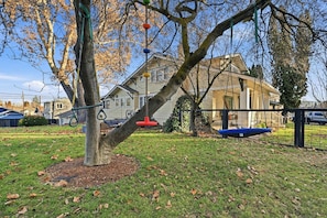 House, Accessible | 4 bedrooms - Historic Yakima Home 4BR Office Backyard Oasis (Yakima)