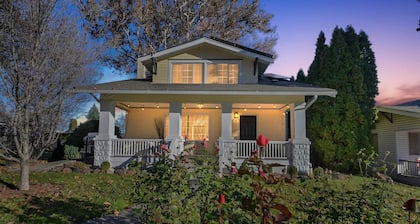 Historic Yakima Home 4BR Office Backyard Oasis