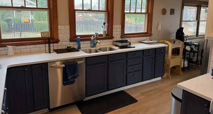 Historic Yakima Home 4BR Office Backyard Oasis