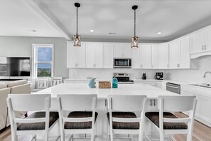 Villa | 7 bedrooms - Walk to Beach Pool Ocean View Parking Bunk Beds (Holly Ridge)